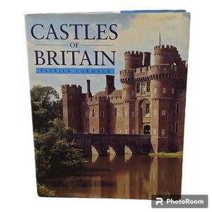 Castles of Britain by Patrick Cormack | Illustrated HC | 1995| Printed ITALY